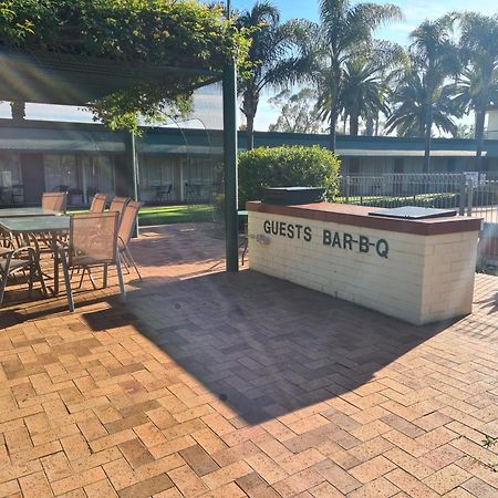 Motel Riverina Leeton Экстерьер фото