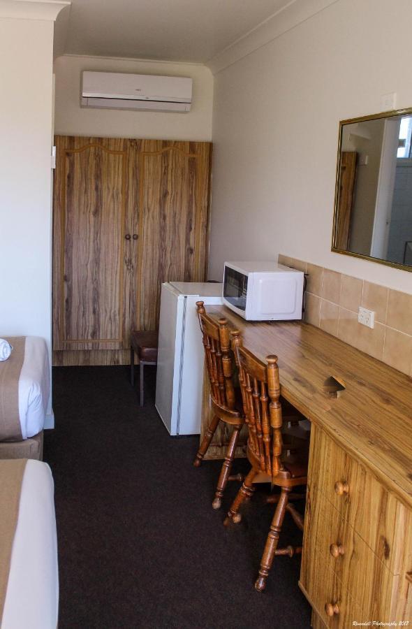 Motel Riverina Leeton Экстерьер фото