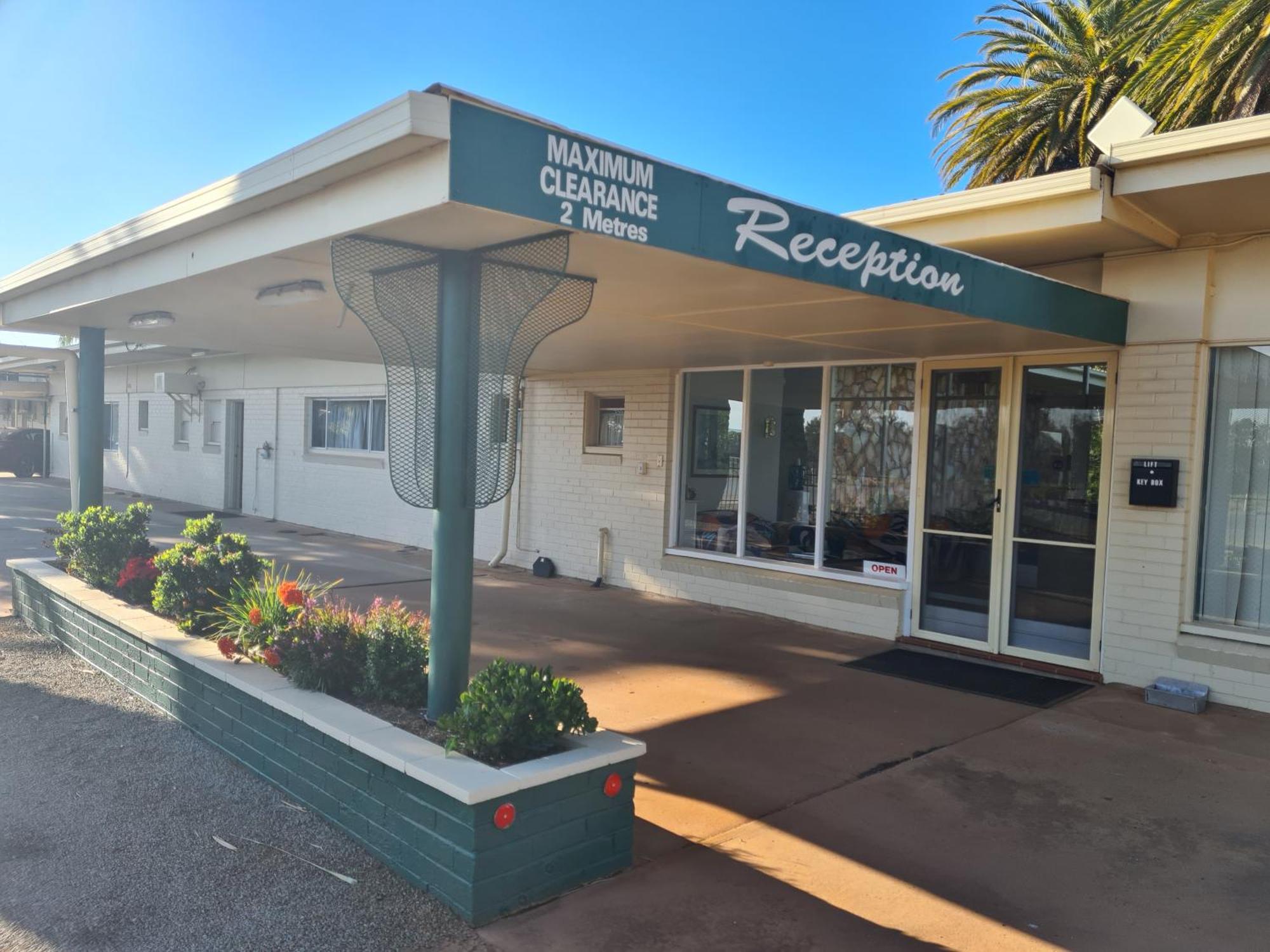 Motel Riverina Leeton Экстерьер фото