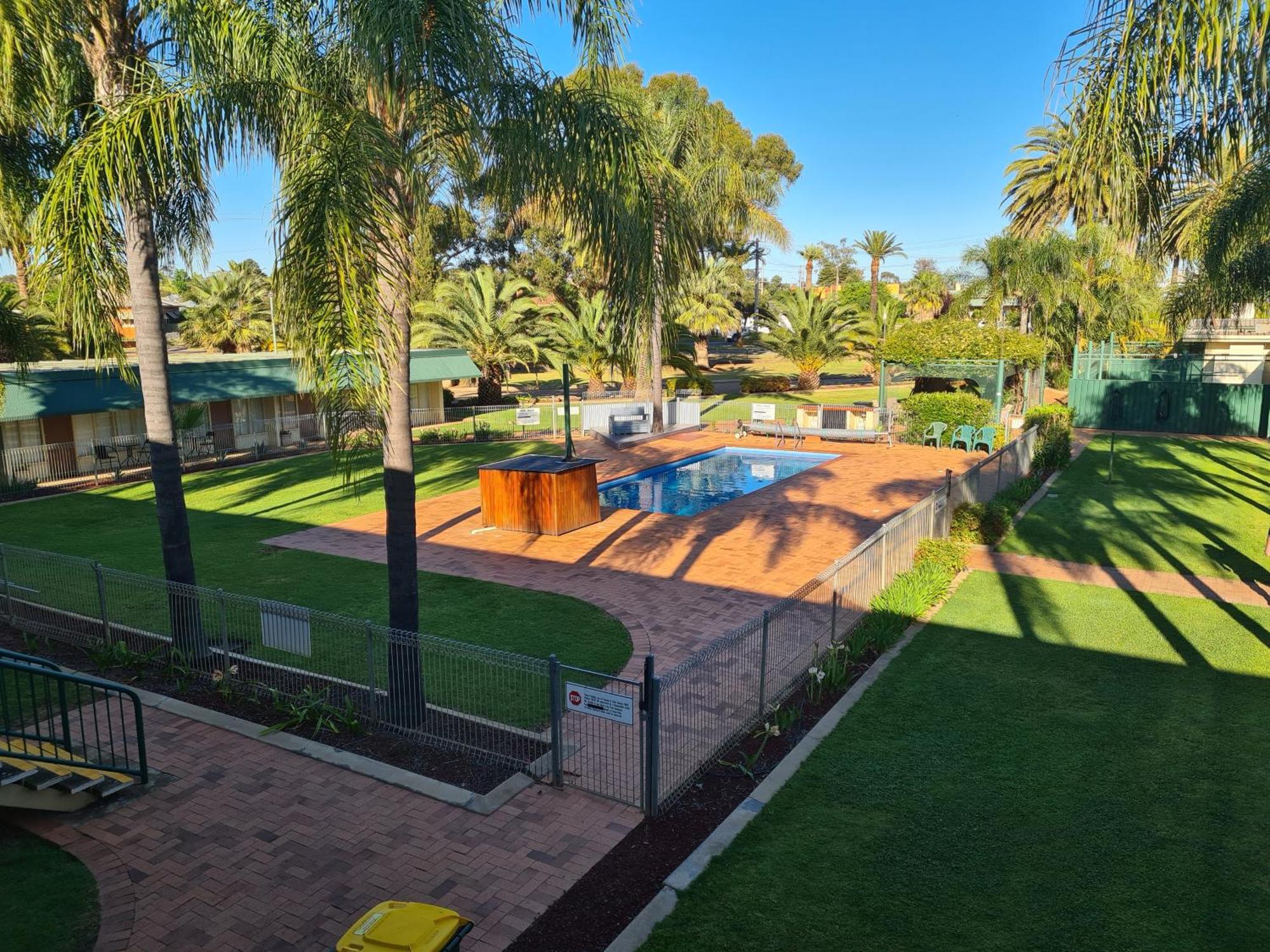 Motel Riverina Leeton Экстерьер фото