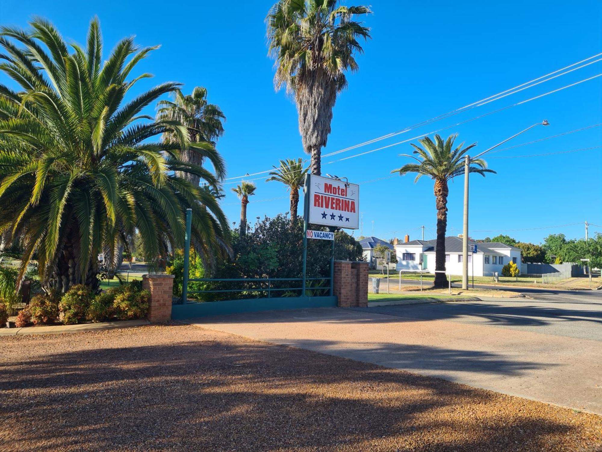 Motel Riverina Leeton Экстерьер фото