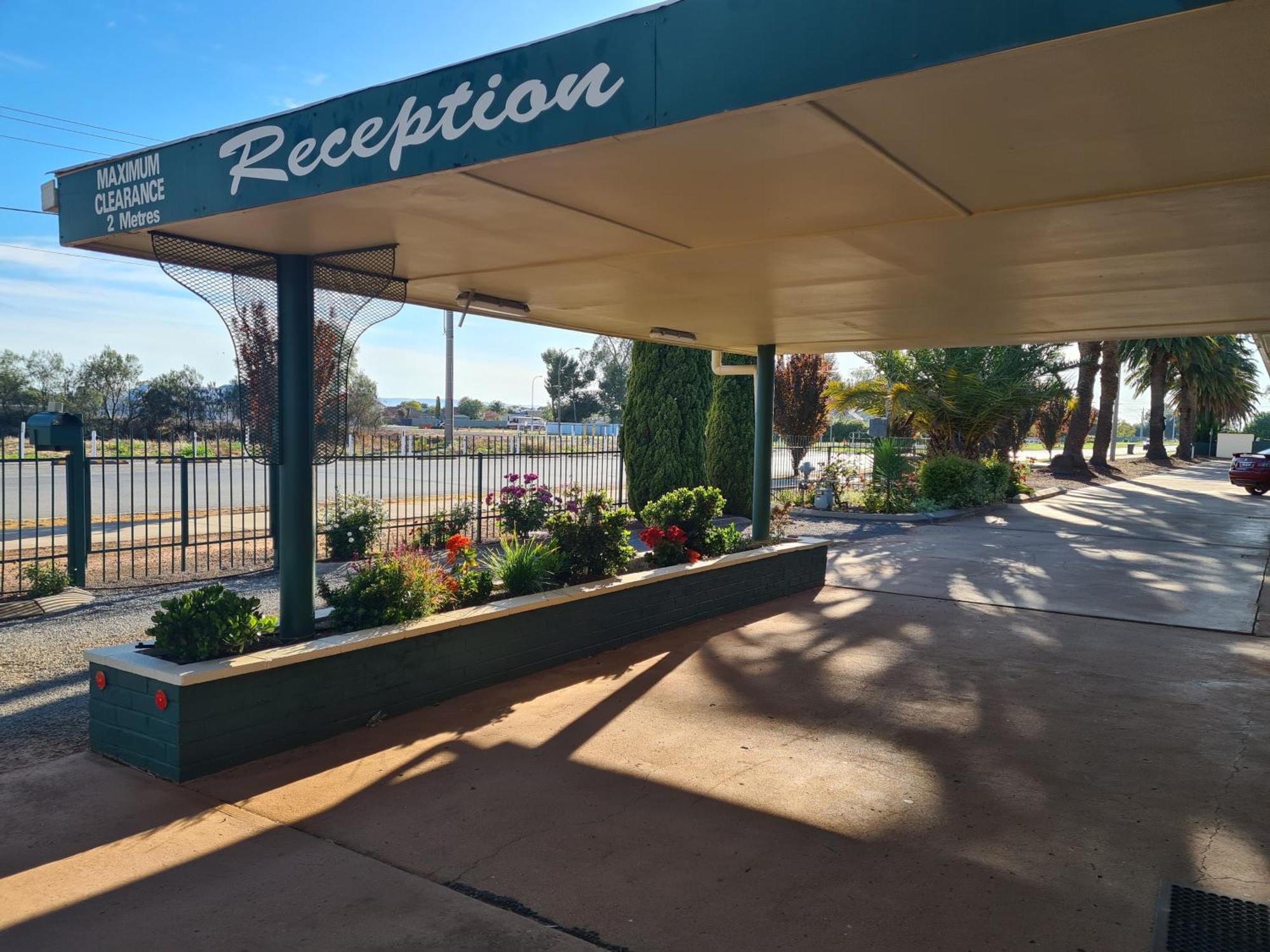 Motel Riverina Leeton Экстерьер фото
