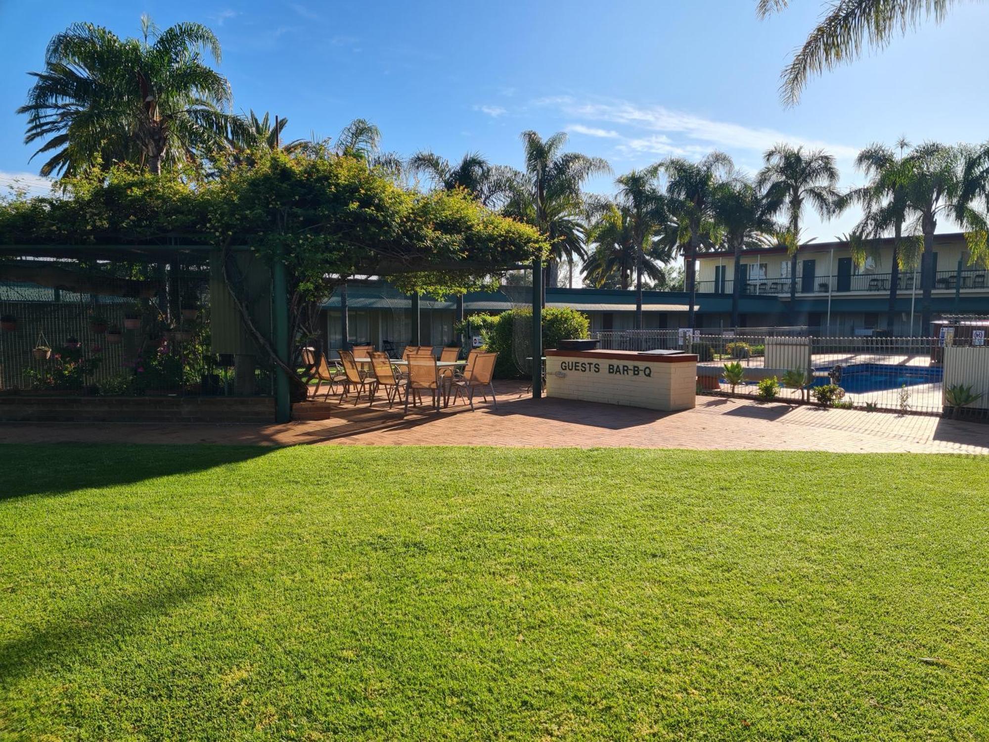 Motel Riverina Leeton Экстерьер фото