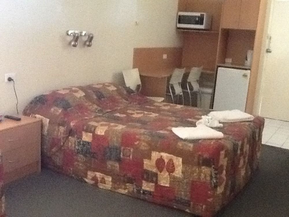 Motel Riverina Leeton Экстерьер фото