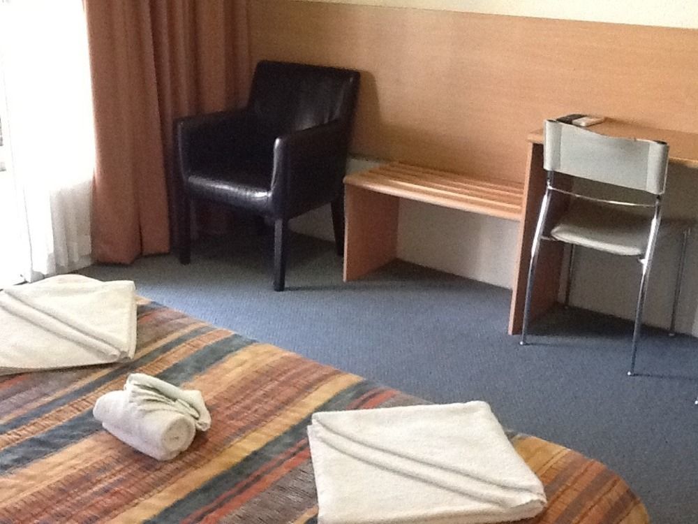 Motel Riverina Leeton Экстерьер фото