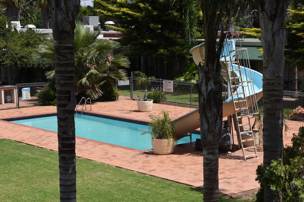 Motel Riverina Leeton Экстерьер фото