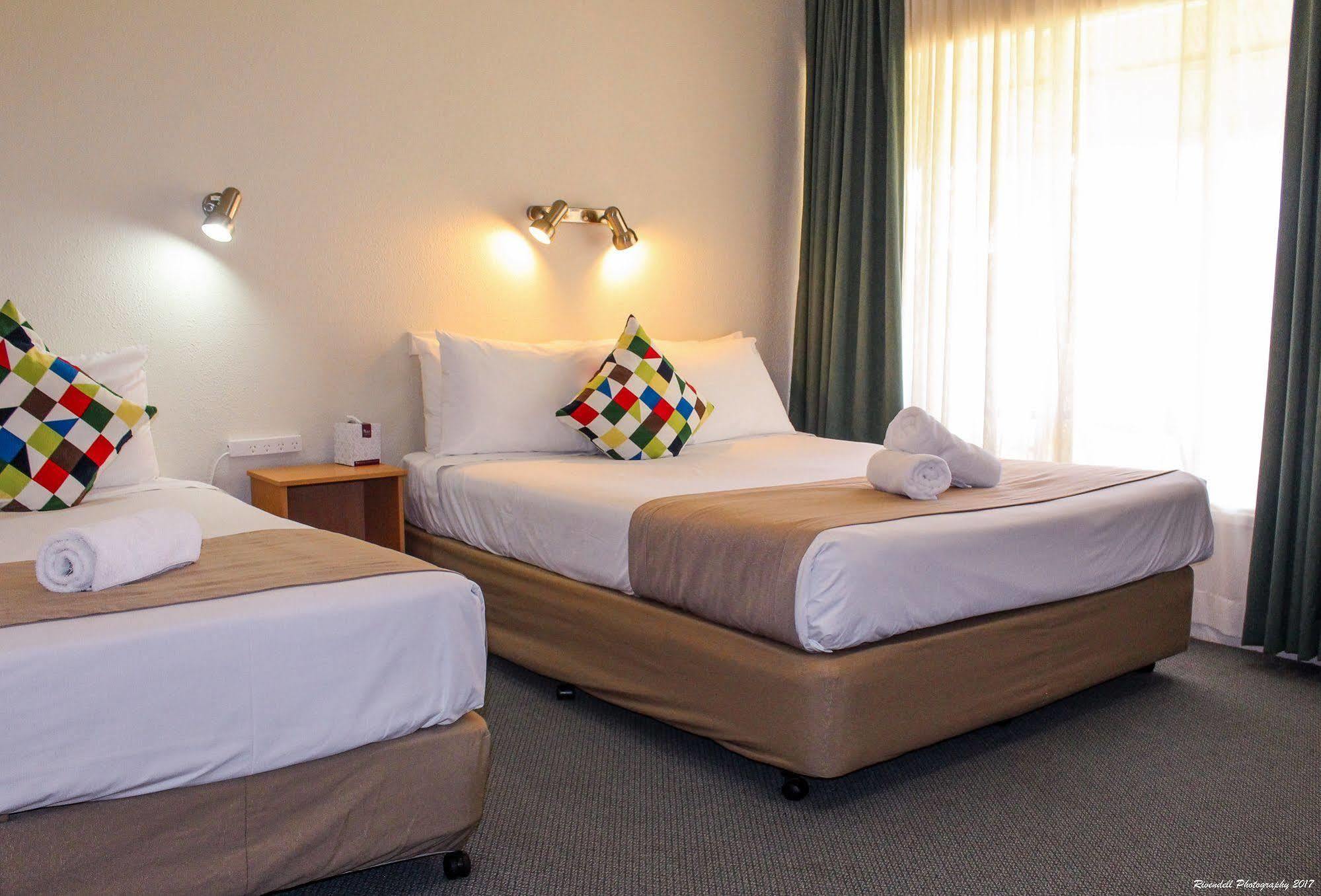 Motel Riverina Leeton Экстерьер фото