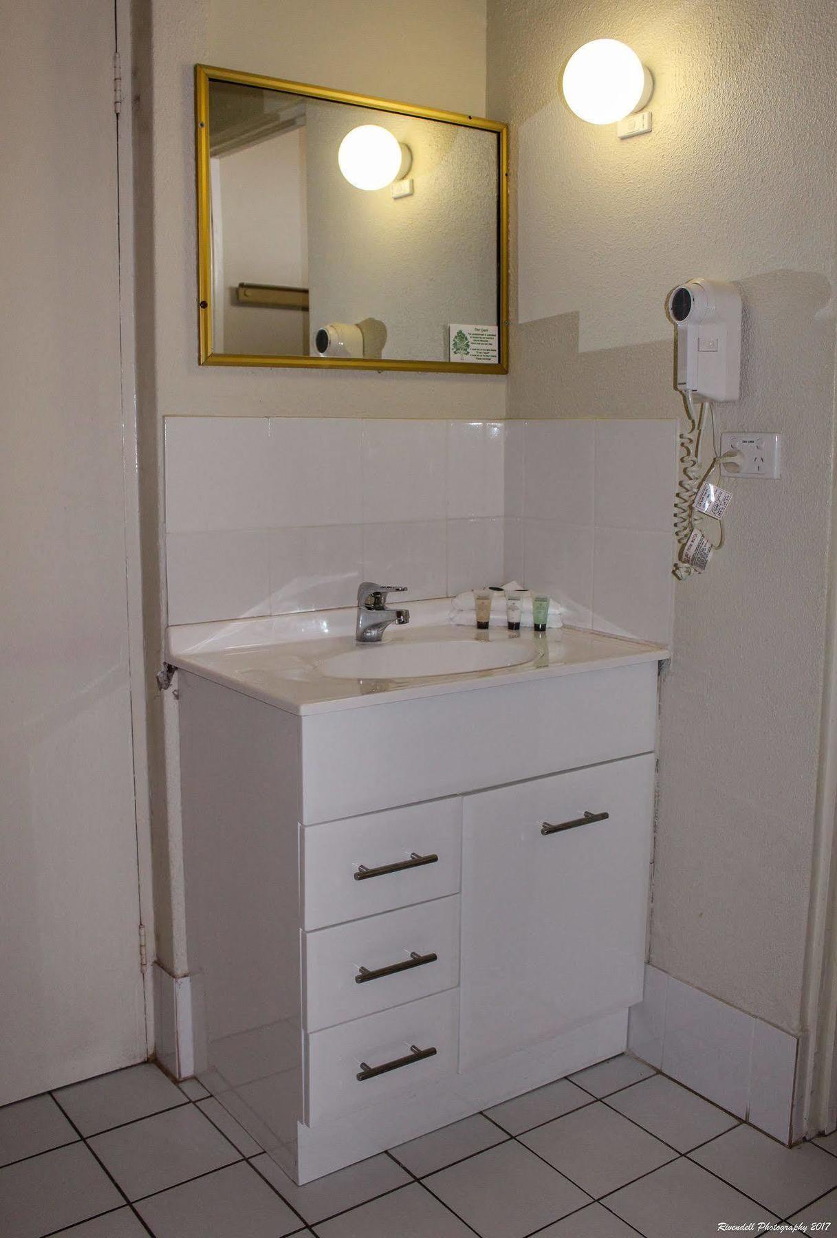 Motel Riverina Leeton Экстерьер фото