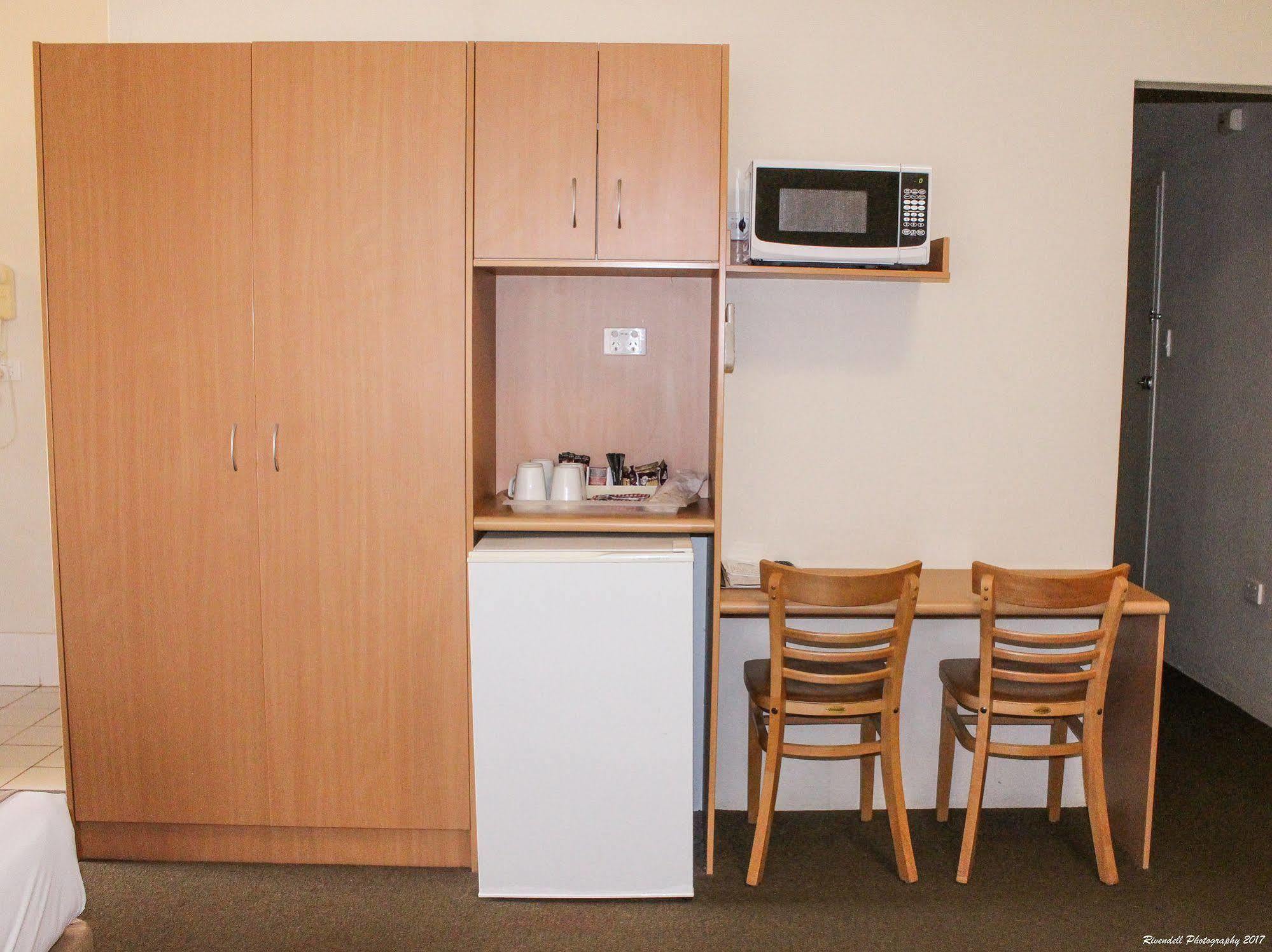 Motel Riverina Leeton Экстерьер фото