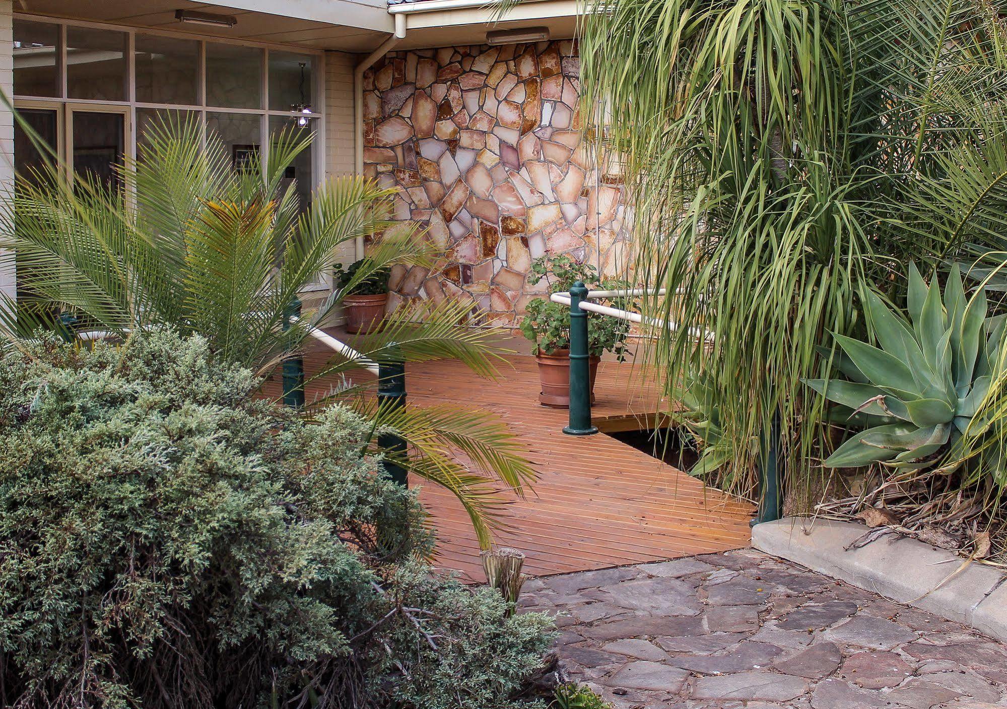 Motel Riverina Leeton Экстерьер фото