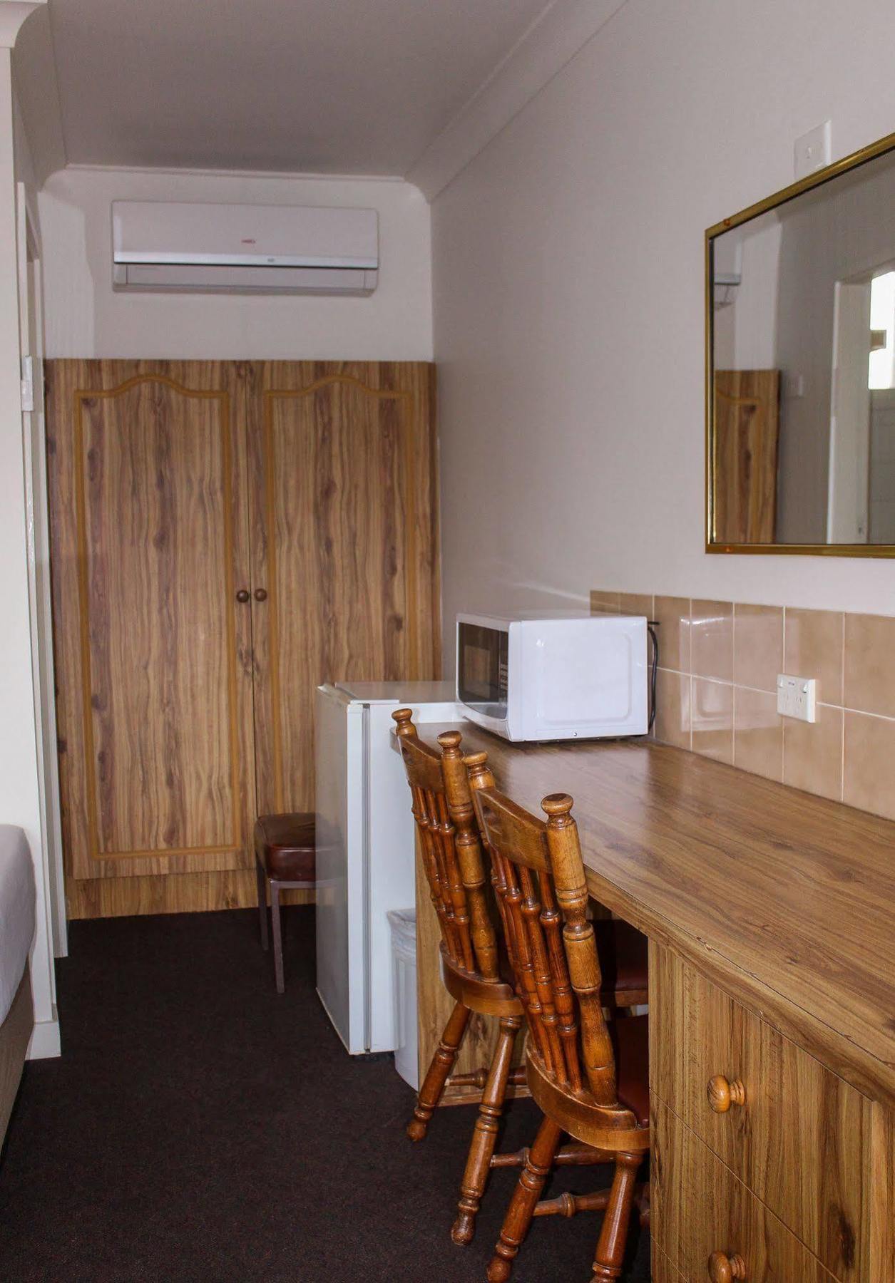 Motel Riverina Leeton Экстерьер фото