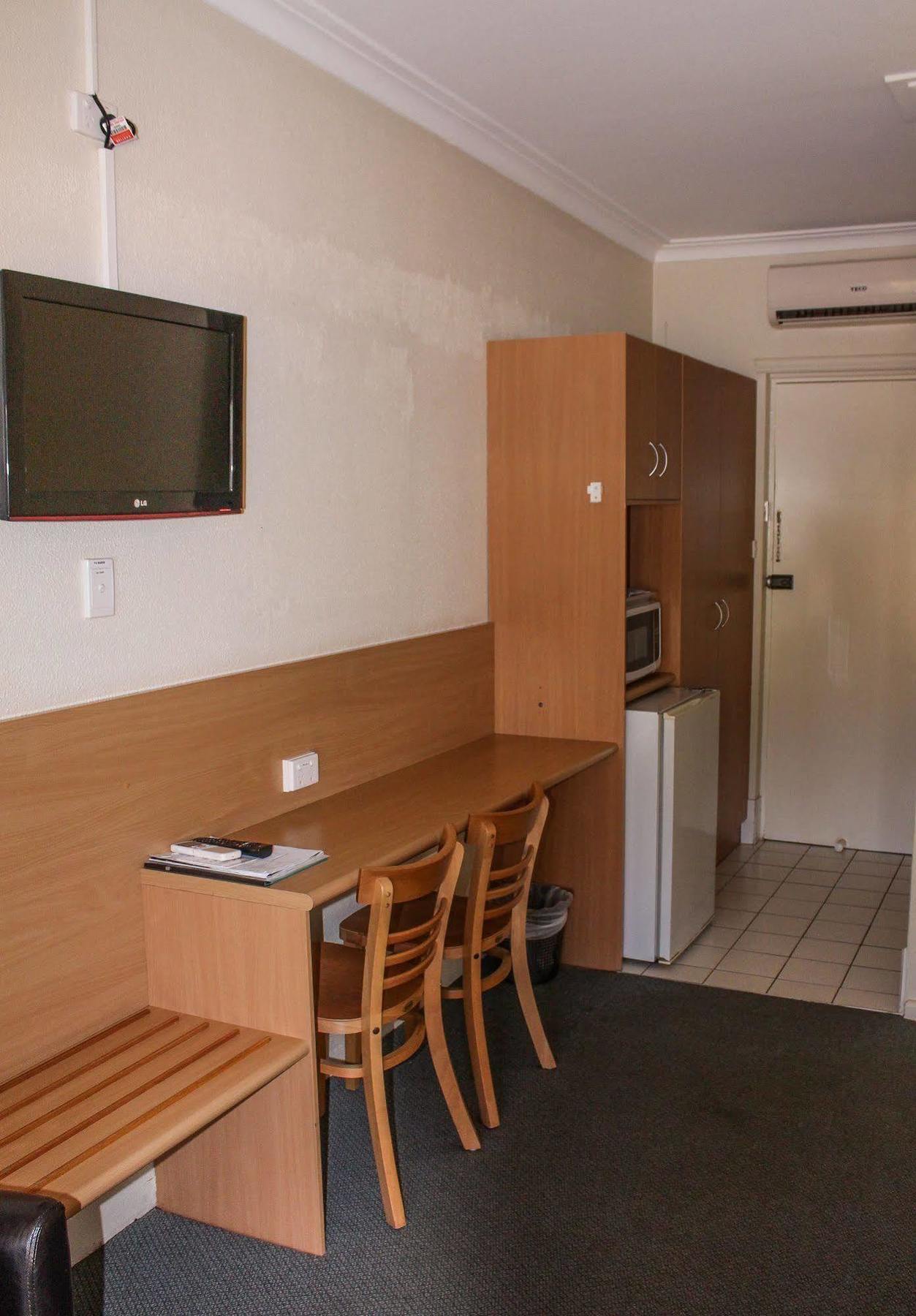 Motel Riverina Leeton Экстерьер фото