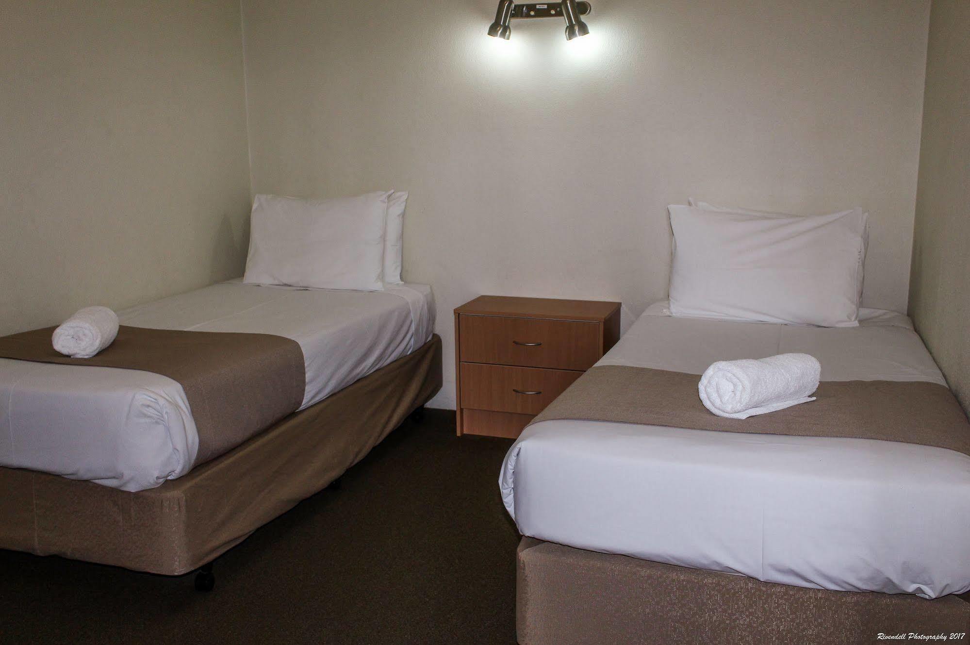 Motel Riverina Leeton Экстерьер фото