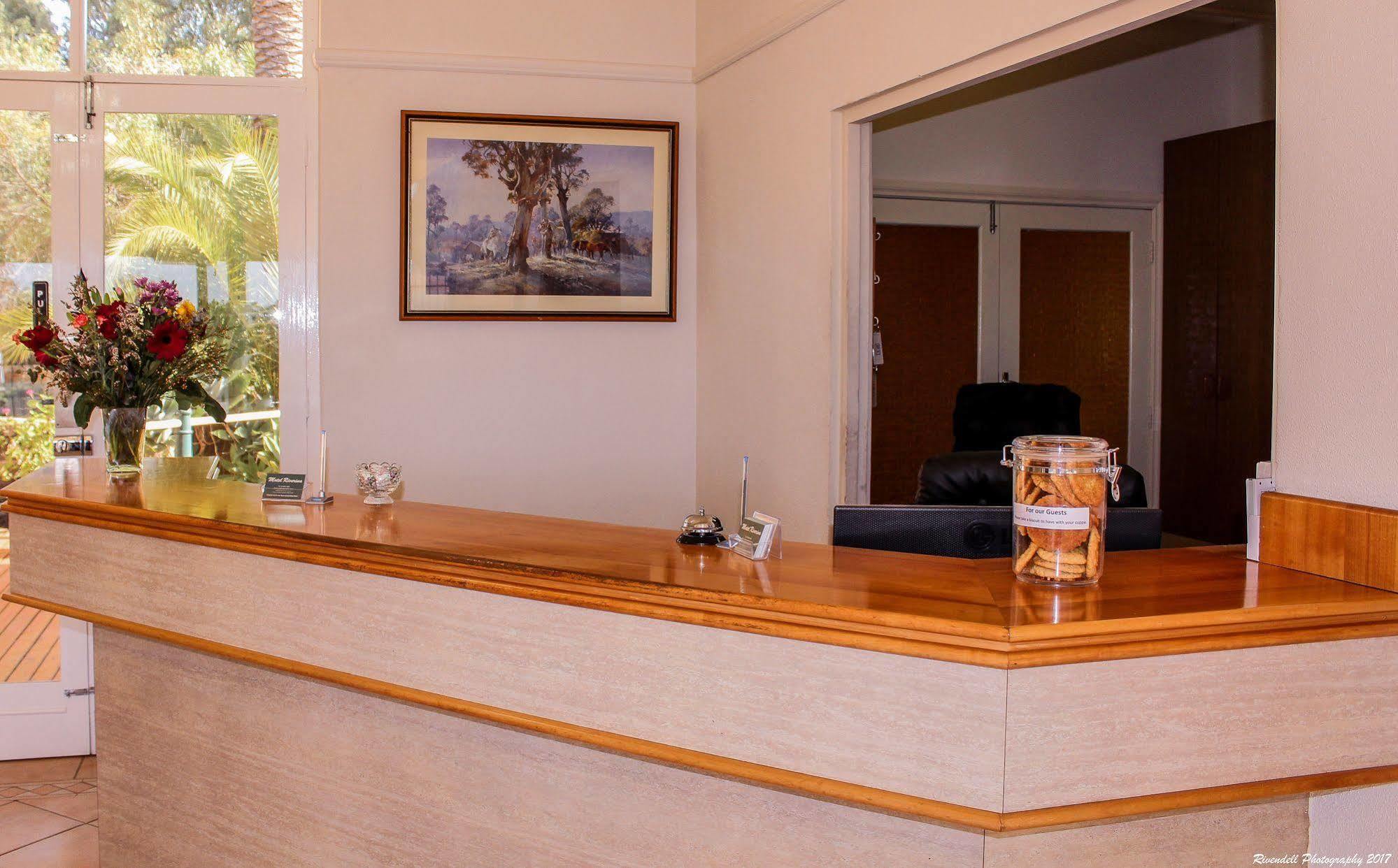 Motel Riverina Leeton Экстерьер фото