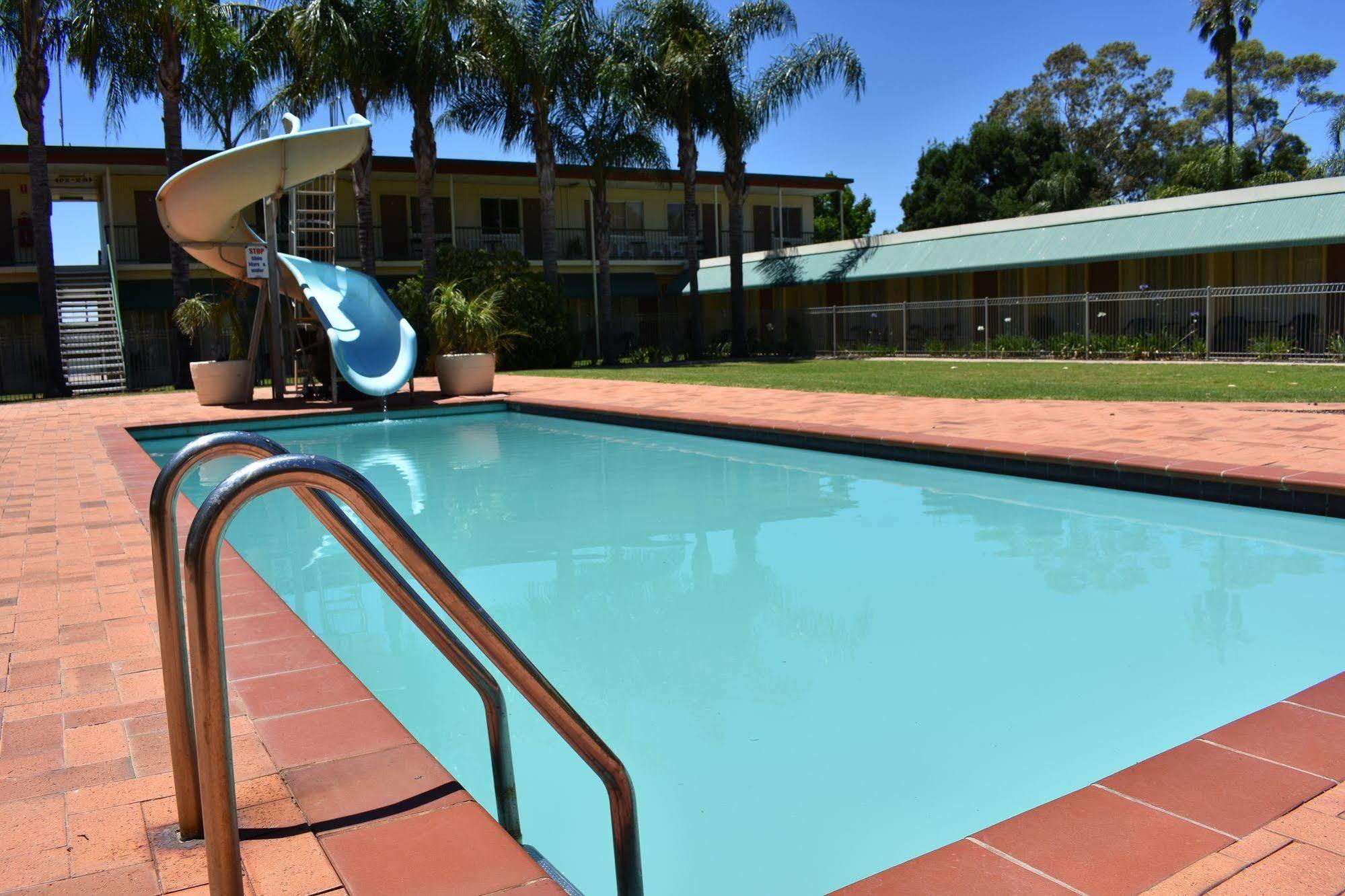 Motel Riverina Leeton Экстерьер фото