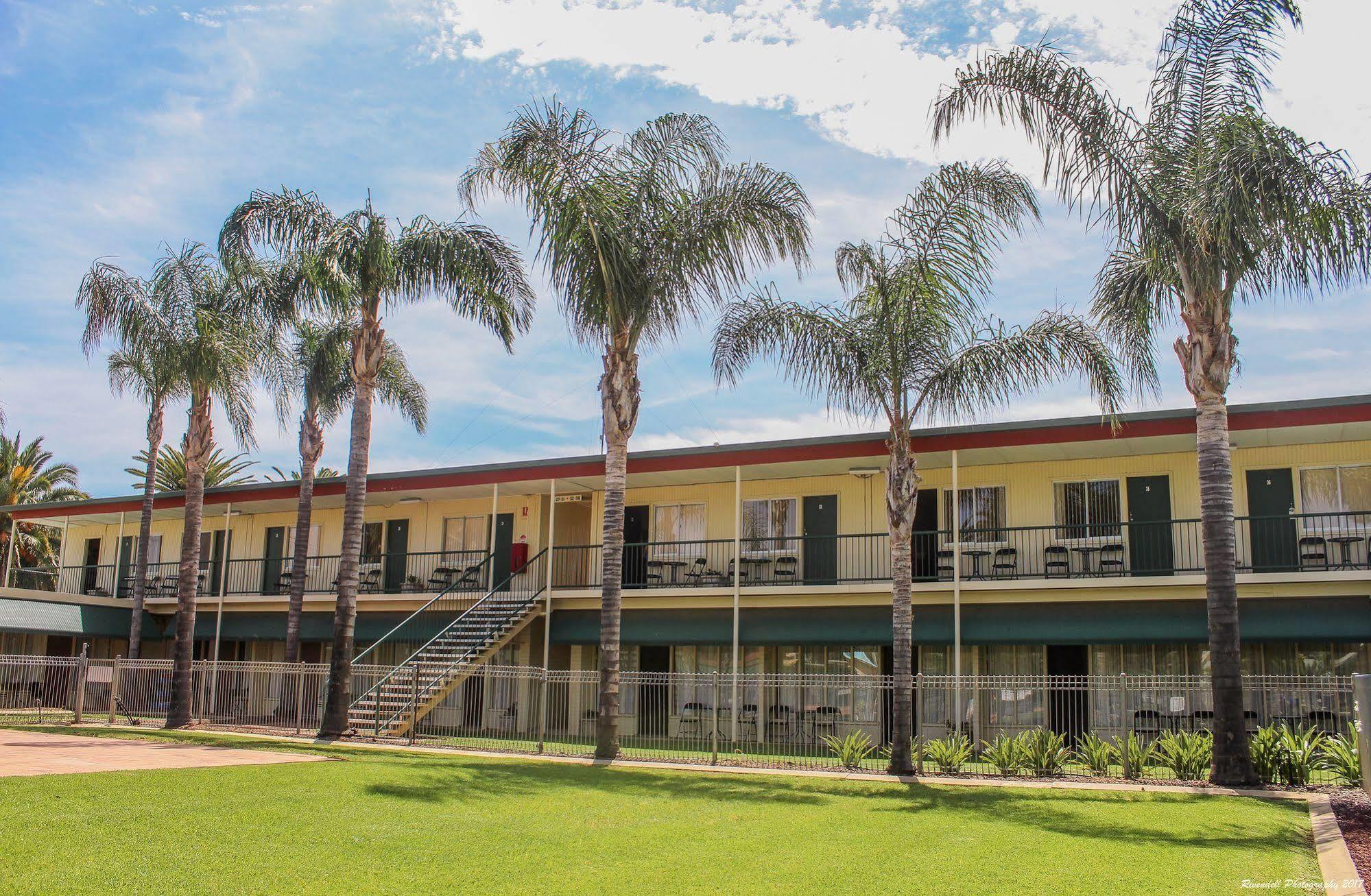 Motel Riverina Leeton Экстерьер фото