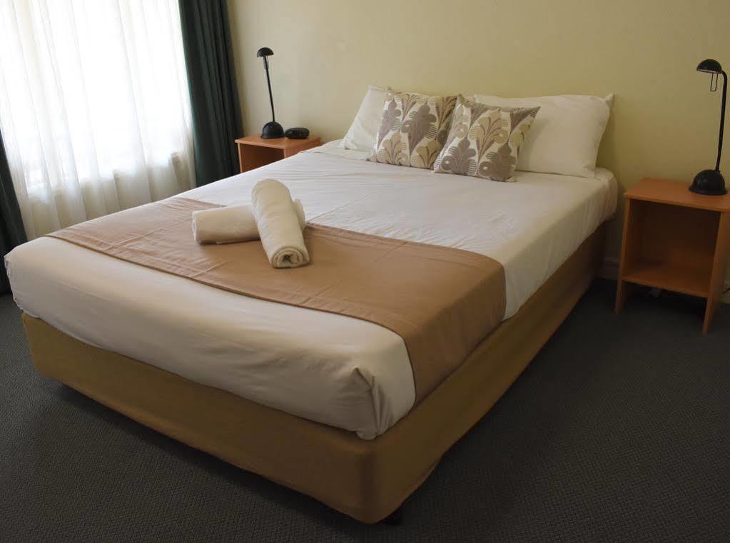 Motel Riverina Leeton Экстерьер фото