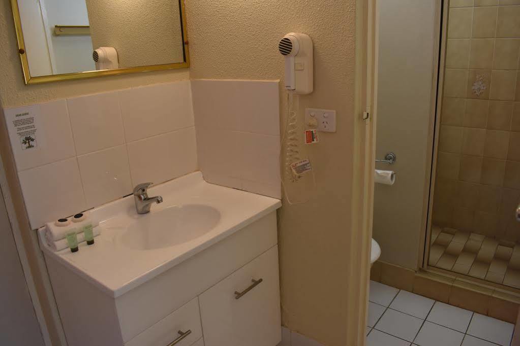 Motel Riverina Leeton Экстерьер фото