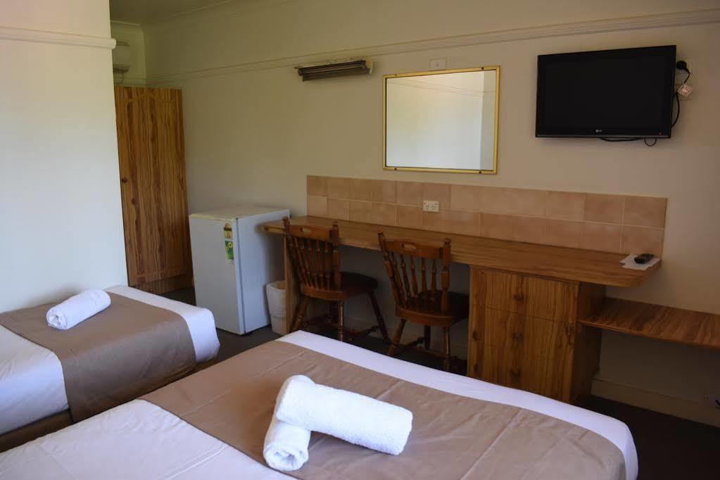 Motel Riverina Leeton Экстерьер фото